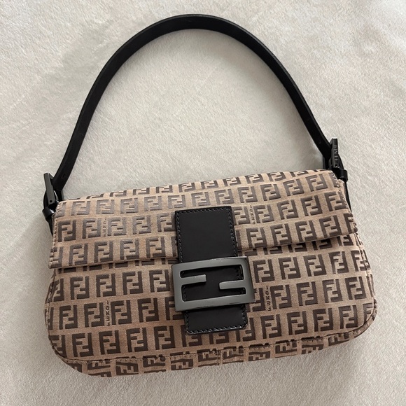 ✨SOLD✨FENDI  ZUCCHINO BAGUETTE - Picture 1 of 14